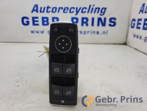 Gebruikte Elektrisch Raam Schakelaar Mercedes CLA Shooting Brake (117.9) 2.2 CLA-200 CDI, 200 d 16V Prijs € 40,00 Margeregeling aangeboden door Autorec. Gebr. Prins b.v.