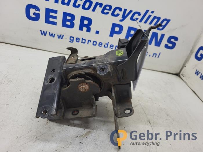 Gebruikte Motorsteun Toyota Yaris III (P13) 1.5 16V Hybrid Prijs € 30,00 Margeregeling aangeboden door Autorec. Gebr. Prins b.v.