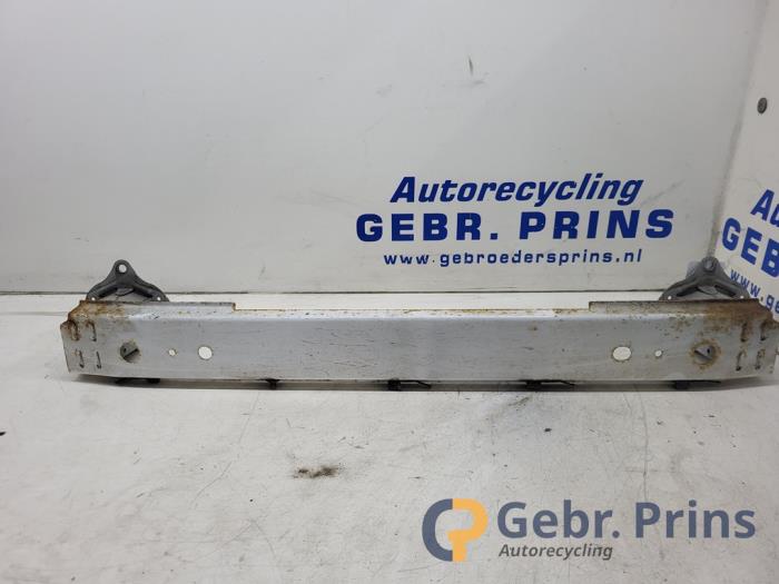 Bumperframe achter van een Toyota Yaris III (P13) 1.5 16V Hybrid 2016