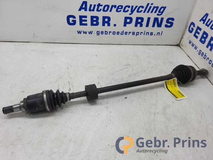 Gebruikte Steekas rechts-voor Suzuki Celerio (LF) 1.0 12V Dualjet Prijs € 40,00 Margeregeling aangeboden door Autorec. Gebr. Prins b.v.