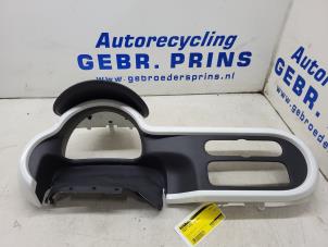 Gebruikte Dashboard deel Renault Twingo III (AH) 1.0 SCe 70 12V Prijs € 50,00 Margeregeling aangeboden door Autorec. Gebr. Prins b.v.