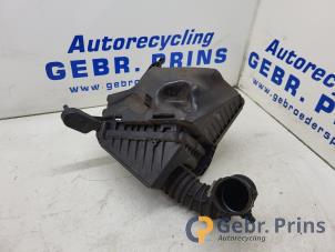 Gebruikte Luchtfilterhuis Renault Twingo III (AH) 1.0 SCe 70 12V Prijs € 40,00 Margeregeling aangeboden door Autorec. Gebr. Prins b.v.