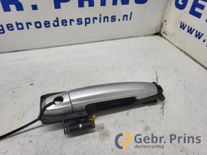 Gebruikte Portiergreep 4Deurs links-voor Suzuki Vitara (LY/MY) 1.6 16V VVT Prijs € 25,00 Margeregeling aangeboden door Autorec. Gebr. Prins b.v.