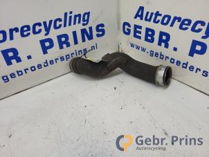 Gebruikte Intercooler Slang Mercedes C (W203) 2.2 C-200 CDI 16V Prijs € 20,00 Margeregeling aangeboden door Autorec. Gebr. Prins b.v.