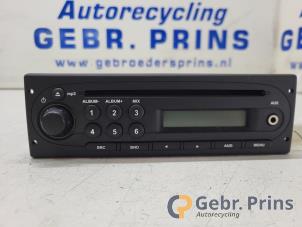 Gebruikte Radio CD Speler Dacia Duster (HS) 1.6 16V Prijs € 60,00 Margeregeling aangeboden door Autorec. Gebr. Prins b.v.