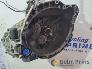 Gebruikte Versnellingsbak Opel Movano Combi 2.2 DTI Prijs € 450,00 Margeregeling aangeboden door Autorec. Gebr. Prins b.v.