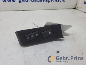 Gebruikte Raam schakelaar elektrisch Opel Movano Combi 2.2 DTI Prijs € 15,00 Margeregeling aangeboden door Autorec. Gebr. Prins b.v.