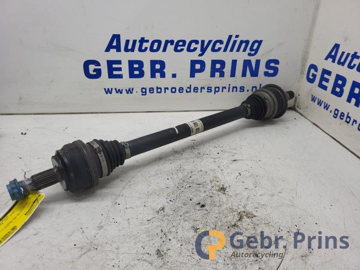 Gebruikte Aandrijfas links-achter Mercedes C (W205) C-180 1.6 16V Prijs € 150,00 Margeregeling aangeboden door Autorec. Gebr. Prins b.v.