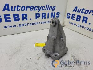 Gebruikte Motorrubber Mercedes C (W205) C-180 1.6 16V Prijs € 25,00 Margeregeling aangeboden door Autorec. Gebr. Prins b.v.