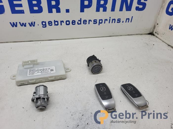 Gebruikte Kontaktslot + computer Mercedes C (W205) C-180 1.6 16V Prijs € 300,00 Margeregeling aangeboden door Autorec. Gebr. Prins b.v.