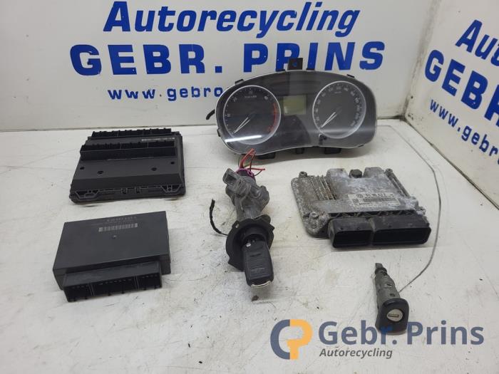 Gebruikte Kontaktslot + computer Skoda Fabia II Combi 1.4 TDI 80 Prijs € 125,00 Margeregeling aangeboden door Autorec. Gebr. Prins b.v.