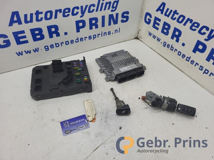 Gebruikte Kontaktslot + computer Peugeot 407 SW (6E) 2.0 HDiF 16V Prijs € 125,00 Margeregeling aangeboden door Autorec. Gebr. Prins b.v.