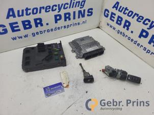 Gebruikte Kontaktslot + computer Peugeot 407 SW (6E) 2.0 HDiF 16V Prijs € 125,00 Margeregeling aangeboden door Autorec. Gebr. Prins b.v.