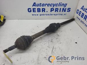 Gebruikte Aandrijfas rechts-voor Peugeot 407 SW (6E) 2.0 HDiF 16V Prijs € 30,00 Margeregeling aangeboden door Autorec. Gebr. Prins b.v.