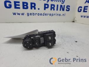 Gebruikte Schakelaar Elektrisch Raam Peugeot Expert (V1/VA/VB/VE/VF/VT/VY) 1.5 BlueHDi 100 Prijs € 36,30 Inclusief btw aangeboden door Autorec. Gebr. Prins b.v.