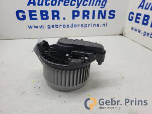 Gebruikte Chaufage Ventilatiemotor Toyota Yaris III (P13) 1.4 D-4D-F Prijs € 35,00 Margeregeling aangeboden door Autorec. Gebr. Prins b.v.