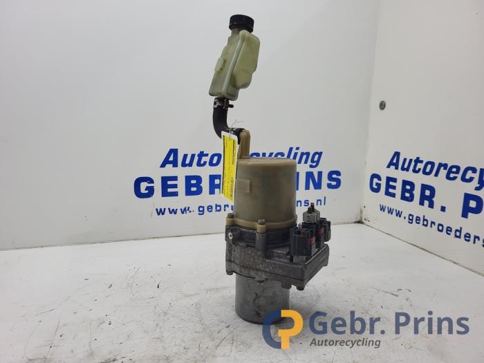 Gebruikte Servopomp Mazda 5 (CR19) 1.8i 16V Prijs € 50,00 Margeregeling aangeboden door Autorec. Gebr. Prins b.v.