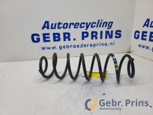 Gebruikte Schroefveer achter Opel Crossland (X) 1.2 Turbo 12V Prijs € 25,00 Margeregeling aangeboden door Autorec. Gebr. Prins b.v.