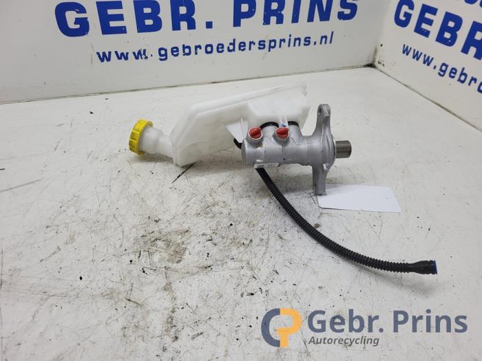 Gebruikte Hoofdremcilinder Opel Crossland (X) 1.2 Turbo 12V Prijs € 40,00 Margeregeling aangeboden door Autorec. Gebr. Prins b.v.