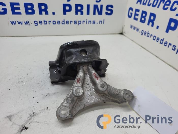 Gebruikte Motorsteun Opel Crossland (X) 1.2 Turbo 12V Prijs € 30,00 Margeregeling aangeboden door Autorec. Gebr. Prins b.v.