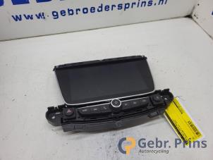 Gebruikte Display Multi Media regelunit Opel Crossland (X) 1.2 Turbo 12V Prijs € 250,00 Margeregeling aangeboden door Autorec. Gebr. Prins b.v.