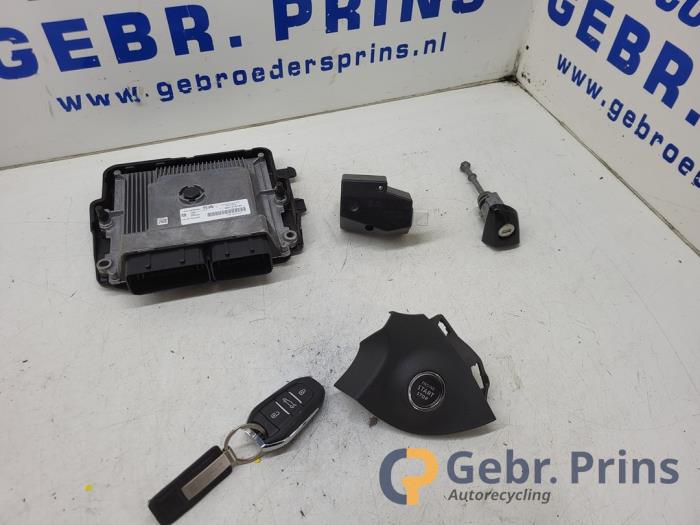 Gebruikte Kontaktslot + computer Opel Crossland (X) 1.2 Turbo 12V Prijs € 250,00 Margeregeling aangeboden door Autorec. Gebr. Prins b.v.