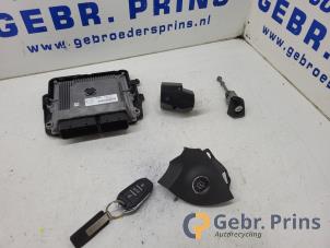 Gebruikte Kontaktslot + computer Opel Crossland (X) 1.2 Turbo 12V Prijs € 250,00 Margeregeling aangeboden door Autorec. Gebr. Prins b.v.