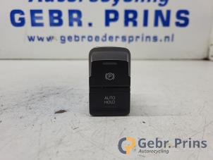 Gebruikte Handrem schakelaar Volkswagen Passat Variant (3G5) 1.4 GTE 16V Prijs € 10,00 Margeregeling aangeboden door Autorec. Gebr. Prins b.v.