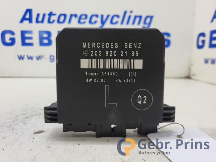Gebruikte Deur module Mercedes C (W203) 2.2 C-200 CDI 16V Prijs € 20,00 Margeregeling aangeboden door Autorec. Gebr. Prins b.v.