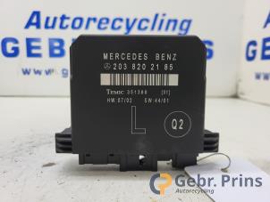 Gebruikte Deur module Mercedes C (W203) 2.2 C-200 CDI 16V Prijs € 20,00 Margeregeling aangeboden door Autorec. Gebr. Prins b.v.