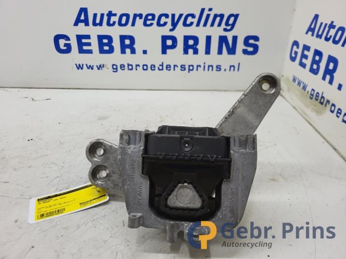 Gebruikte Motorrubber Volkswagen Passat Variant (3G5) 1.4 GTE 16V Prijs € 30,00 Margeregeling aangeboden door Autorec. Gebr. Prins b.v.