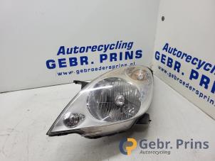 Gebruikte Linker Koplamp Chevrolet Spark (M300) 1.0 16V Bifuel Prijs € 60,00 Margeregeling aangeboden door Autorec. Gebr. Prins b.v.