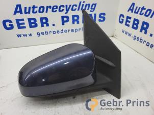 Gebruikte Spiegel Buiten rechts Peugeot 108 1.0 12V Prijs € 40,00 Margeregeling aangeboden door Autorec. Gebr. Prins b.v.