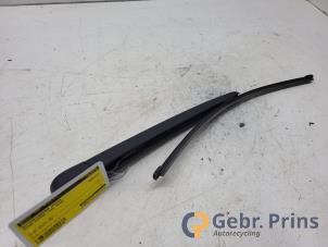 Gebruikte Ruitenwisserarm achter Skoda Superb Combi (3V5) 2.0 TDI Prijs € 15,00 Margeregeling aangeboden door Autorec. Gebr. Prins b.v.