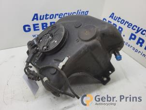 Gebruikte Tank adblue Skoda Superb Combi (3V5) 2.0 TDI Prijs € 250,00 Margeregeling aangeboden door Autorec. Gebr. Prins b.v.