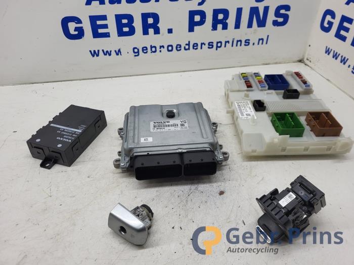 Gebruikte Kontaktslot + computer Volvo XC70 (BZ) 2.0 D3 20V Prijs € 200,00 Margeregeling aangeboden door Autorec. Gebr. Prins b.v.