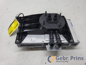 Gebruikte Regelunit Multi Media Tesla Model 3 Long Range 72kWh Prijs € 500,00 Margeregeling aangeboden door Autorec. Gebr. Prins b.v.