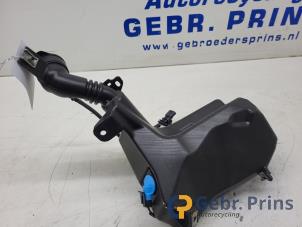 Gebruikte Ruitensproeiertank voor Tesla Model 3 Long Range 72kWh Prijs € 40,00 Margeregeling aangeboden door Autorec. Gebr. Prins b.v.