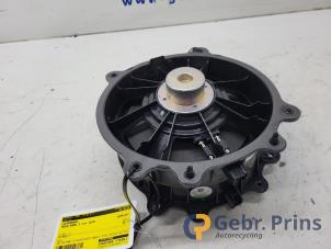 Gebruikte Luidspreker Tesla Model 3 Long Range 72kWh Prijs € 50,00 Margeregeling aangeboden door Autorec. Gebr. Prins b.v.