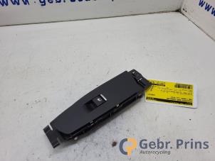 Gebruikte Raam schakelaar elektrisch BMW 7 serie (F01/02/03/04) 740d 24V Prijs € 20,00 Margeregeling aangeboden door Autorec. Gebr. Prins b.v.
