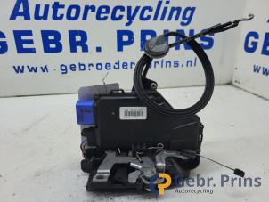 Gebruikte Deurslot Mechaniek 2Deurs links Volkswagen Caddy III (2KA,2KH,2CA,2CH) 2.0 SDI Prijs € 24,20 Inclusief btw aangeboden door Autorec. Gebr. Prins b.v.
