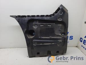 Gebruikte Bumpersteun links-achter BMW 7 serie (F01/02/03/04) 740d 24V Prijs € 40,00 Margeregeling aangeboden door Autorec. Gebr. Prins b.v.