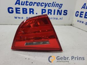 Gebruikte Achterlicht links BMW 3 serie (E90) 320d 16V Corporate Lease Prijs € 30,00 Margeregeling aangeboden door Autorec. Gebr. Prins b.v.