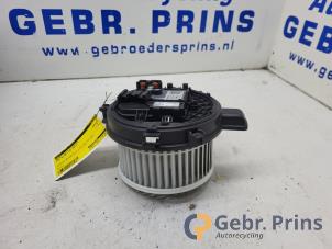 Gebruikte Kachel Ventilatiemotor Opel Astra K Sports Tourer 1.0 Turbo 12V Prijs € 40,00 Margeregeling aangeboden door Autorec. Gebr. Prins b.v.