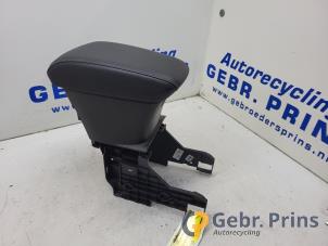 Gebruikte Armleuning Opel Astra K Sports Tourer 1.0 Turbo 12V Prijs € 60,00 Margeregeling aangeboden door Autorec. Gebr. Prins b.v.