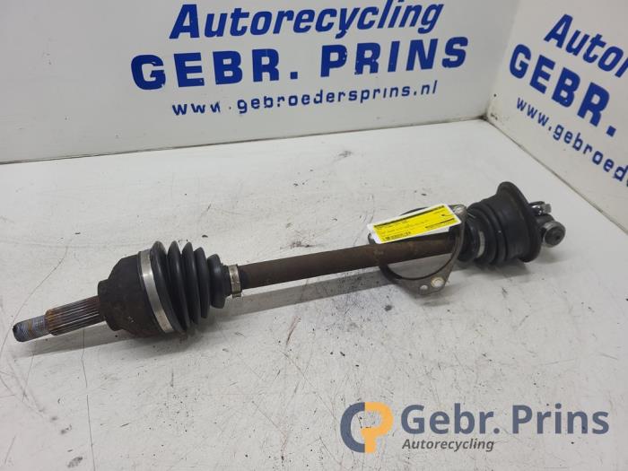 Gebruikte Aandrijfas links-voor Opel Vivaro 1.9 DTI 16V Prijs € 48,40 Inclusief btw aangeboden door Autorec. Gebr. Prins b.v.