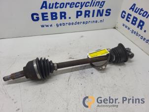 Gebruikte Aandrijfas links-voor Opel Vivaro 1.9 DTI 16V Prijs € 48,40 Inclusief btw aangeboden door Autorec. Gebr. Prins b.v.