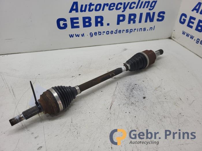 Gebruikte Steekas links-voor Renault Clio IV (5R) 0.9 Energy TCE 90 12V Prijs € 50,00 Margeregeling aangeboden door Autorec. Gebr. Prins b.v.