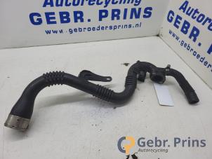 Gebruikte Intercooler Buis Renault Clio IV (5R) 0.9 Energy TCE 90 12V Prijs € 40,00 Margeregeling aangeboden door Autorec. Gebr. Prins b.v.