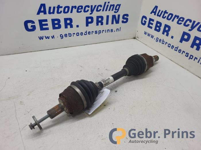 Gebruikte Steekas links-voor Volvo V40 (MV) 2.0 D2 16V Prijs € 60,00 Margeregeling aangeboden door Autorec. Gebr. Prins b.v.